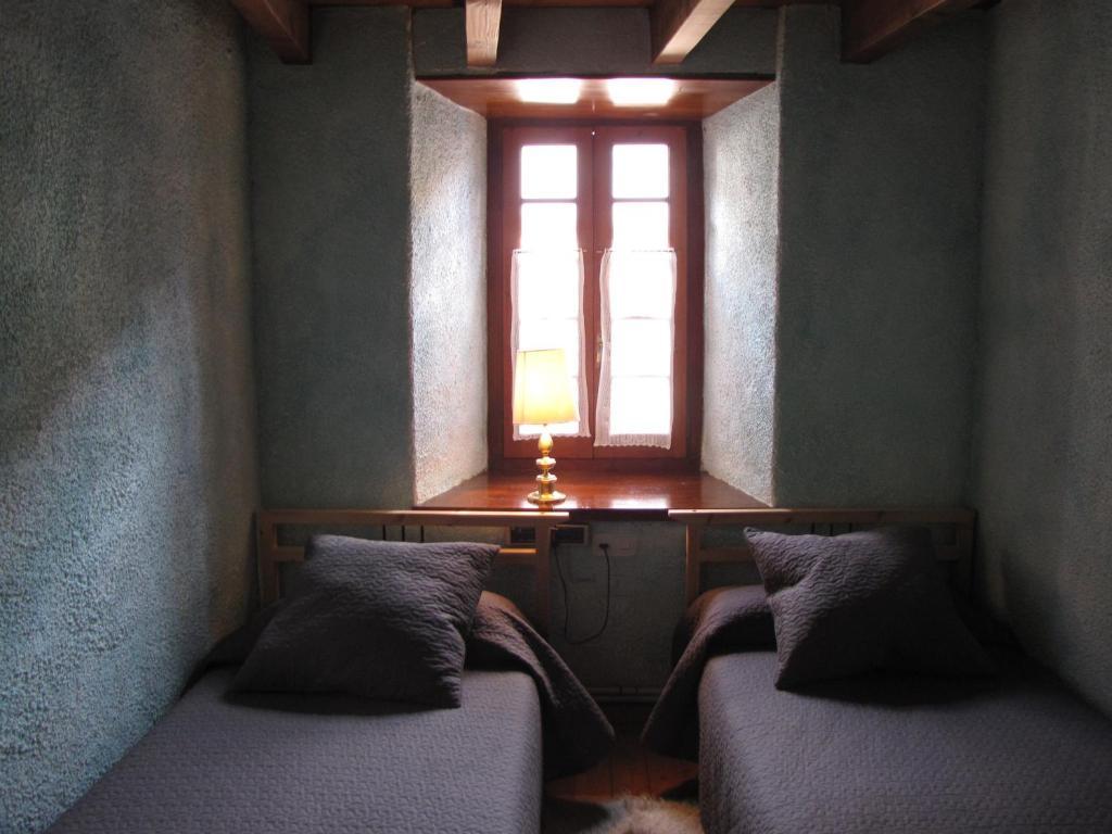 Hostal Placa Garos Hotel Exterior photo